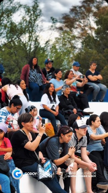 🎨💙 Vivimos el 2° Encuentro de Arte y Cultura.

Ayer compartimos una hermosa tarde junto a nuestros talleres culturales, artistas locales, emprendedores y vecinos que se acercaron a disfrutar de cada propuesta. 🙌✨

Hubo exposiciones, danza, música y feria de emprendedores🎶🎭🛍️

Queremos agradecer especialmente a cada persona que participó y acompañó esta jornada 💙

Seguimos generando espacios para encontrarnos, compartir y poner en valor todo el talento de nuestra comunidad.

¡Gracias por acompañarnos! 🤝✨
